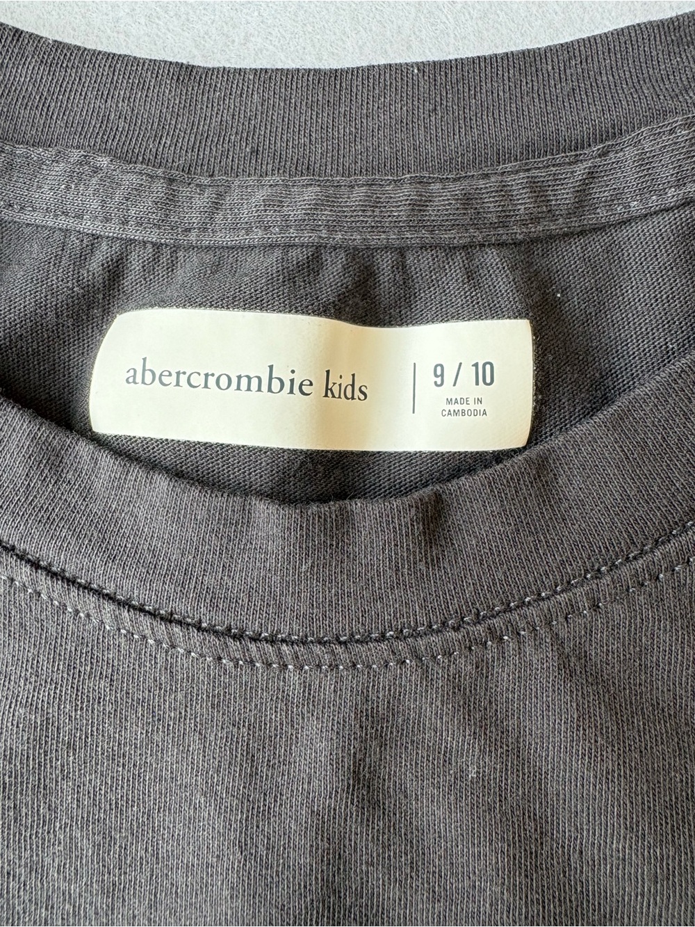 abercrombie kids Unisex Beatles Graphic Tee with Yellow & Pink Accents Sz 9/10 - Picture 2 of 5